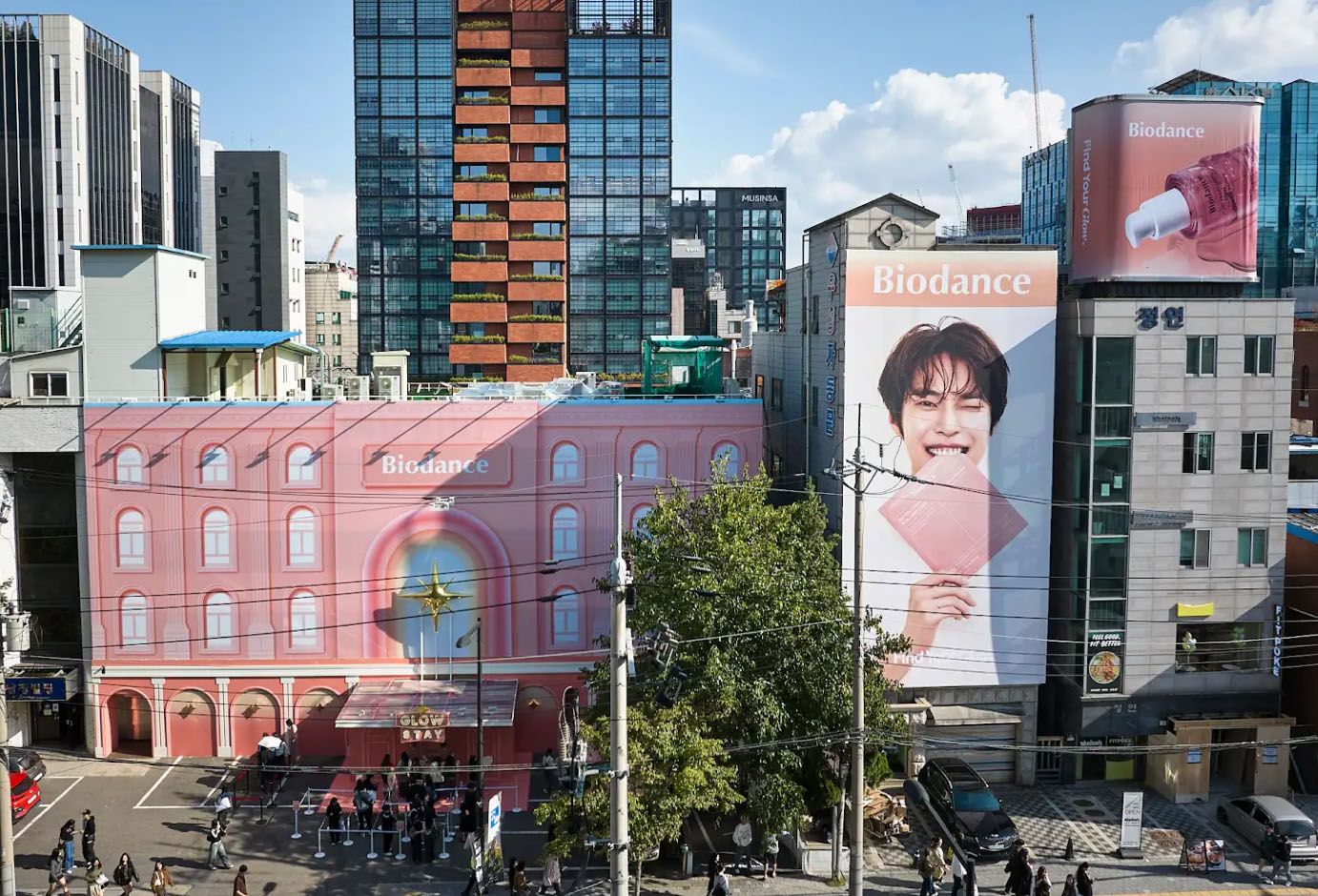 바이오던스, 도영·공명·리정과 함께한 ‘GLOW STAY’ 팝업 성황리 1496-Image